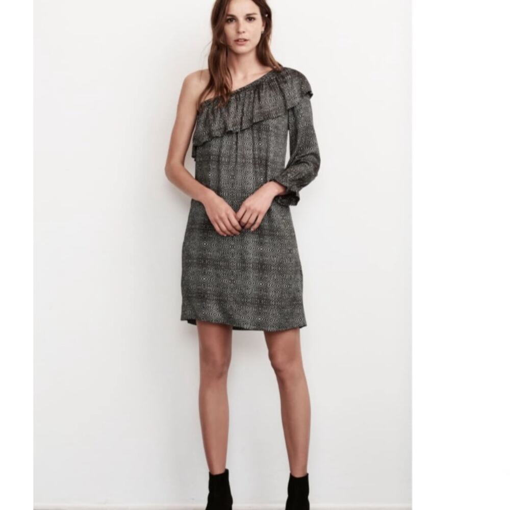 NWT Velvet graham & Spencer ruffle shoulder dress